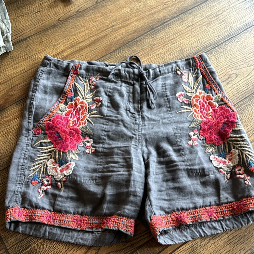 Johnny Was Linen Embroidered Shorts drawstring pockets zip fly Size Small
